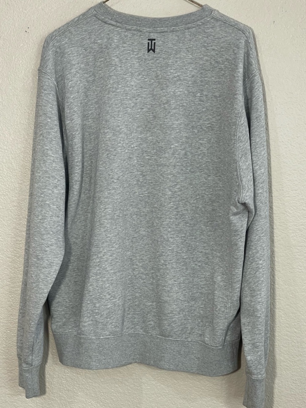 Nike Tiger Woods “Frank” Gray Crewneck Sweatshirt with Red Tiger Motif - Picture 2 of 11